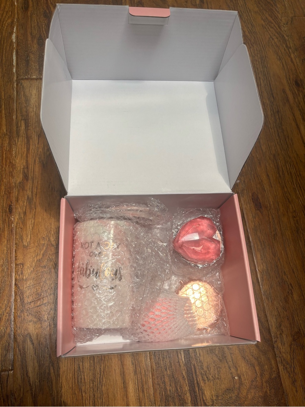 Sweet Life High Quality Ceramics Beauty Kit Mug and Bath Bomb, Soap, Cream NEW